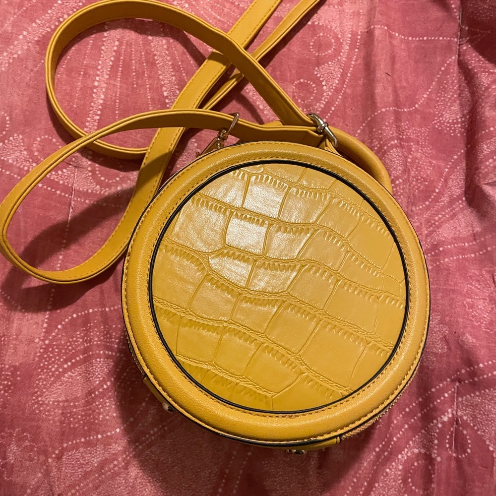 Yellow cross bag alligator texture style